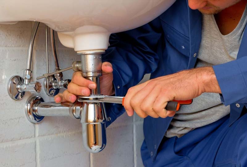 Do You Need A Plumber Or Heating Engineer? (Infographic)